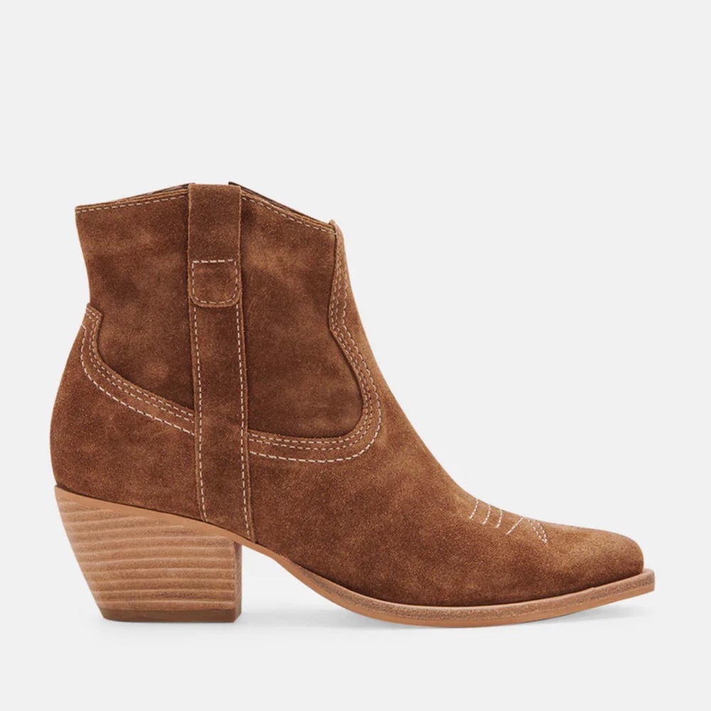 100% Bovine Suede
Microsuede Lining 
5.70" Shaft Height
2.24" Heel Height
Impor